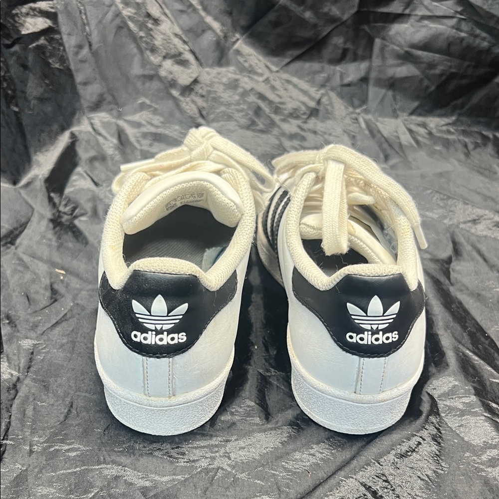 Adidas Kids White and Black Superstar Sneakers sz 3.5 - Picture 3 of 7